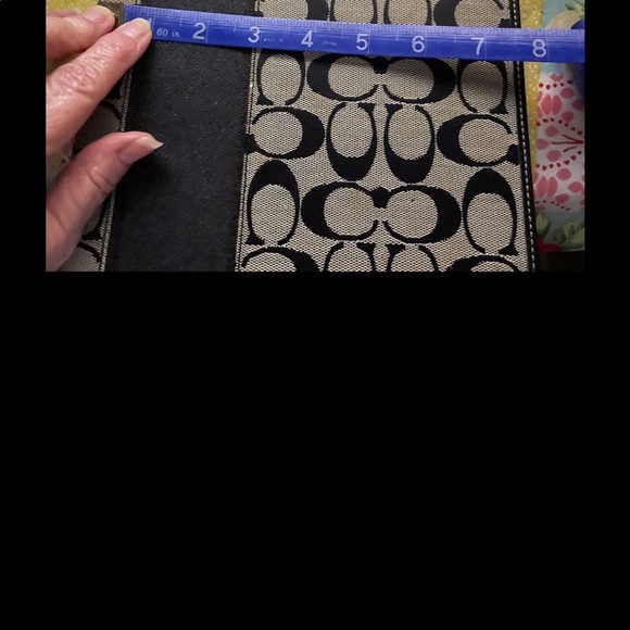 Coach Signature I Pad Pro cover (Authentic) - Picture 5 of 7